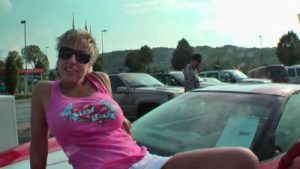 Hot Schneckchen Porno Video: Verpi**ter Autohändler!!